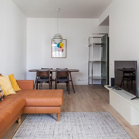 Classy 2Bdr Apartment In Downtown By Lovelystay Lisboa Exteriör bild