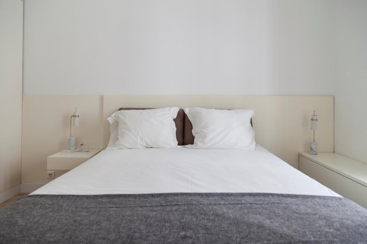 Classy 2Bdr Apartment In Downtown By Lovelystay Lisboa Exteriör bild