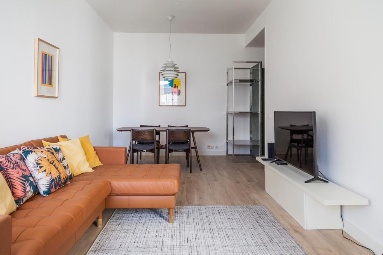 Classy 2Bdr Apartment In Downtown By Lovelystay Lisboa Exteriör bild