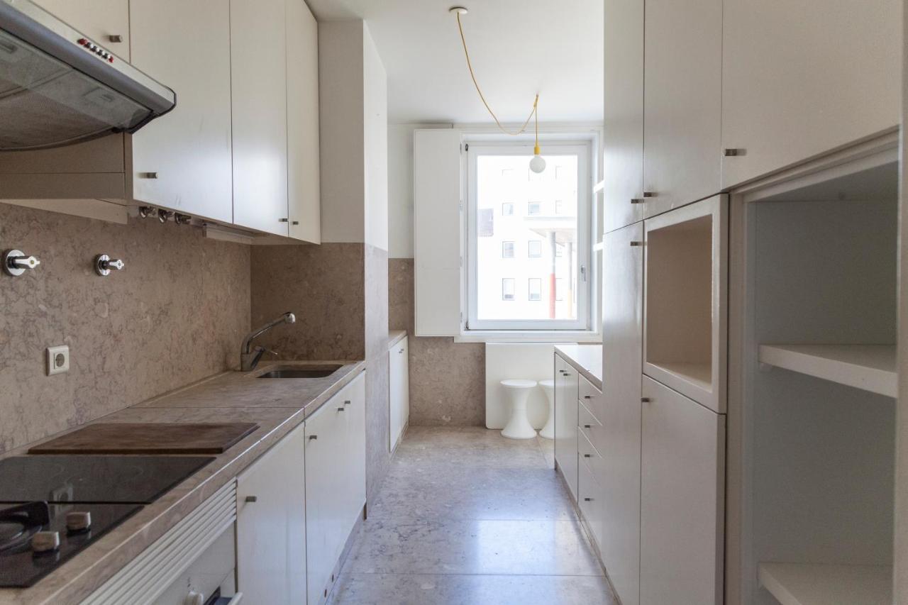 Classy 2Bdr Apartment In Downtown By Lovelystay Lisboa Exteriör bild