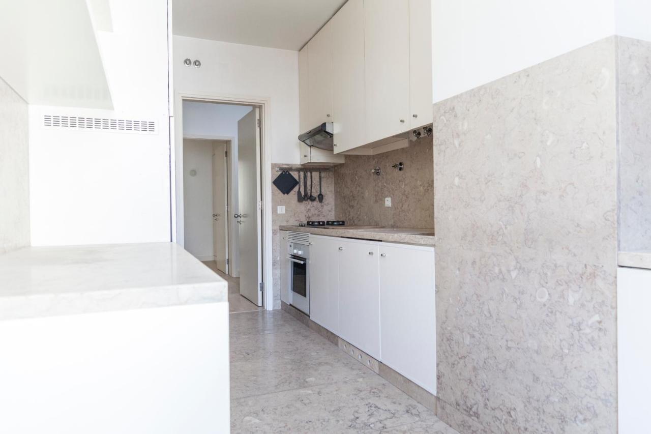 Classy 2Bdr Apartment In Downtown By Lovelystay Lisboa Exteriör bild
